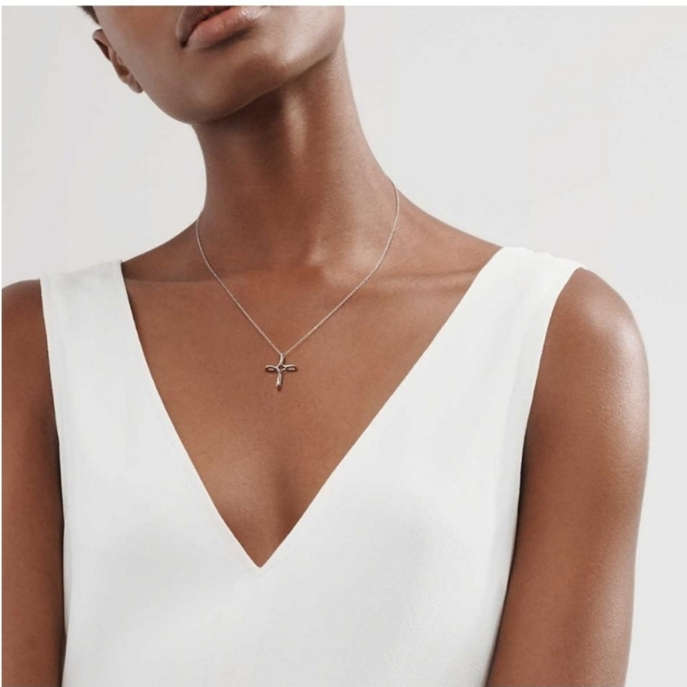Tiffany & Co. Beautiful Silver Necklace - Picture 2 of 6